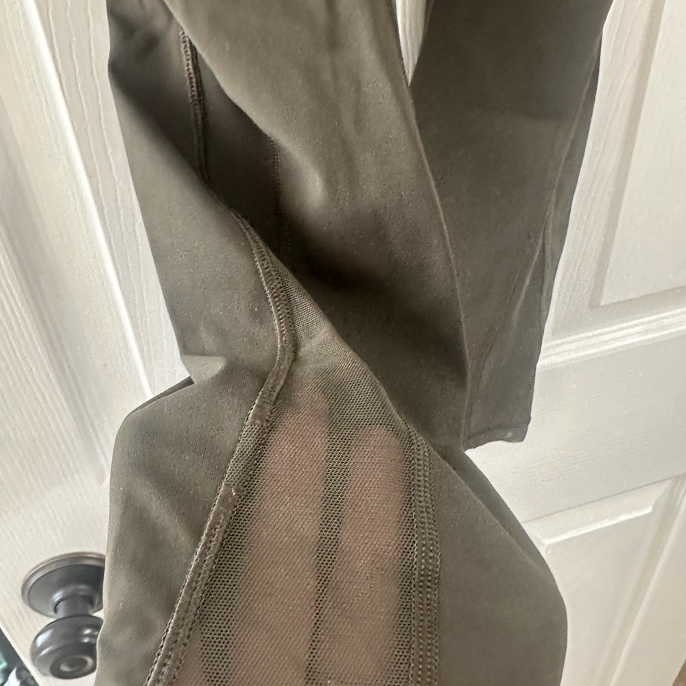 Lululemon Fast & Free 7/8 Tight Olive Green with Mesh size 6 - Picture 4 of 5